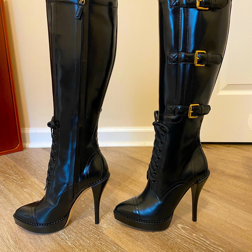 Black Gucci knee high stiletto boots. Gently used - Picture 2 of 4
